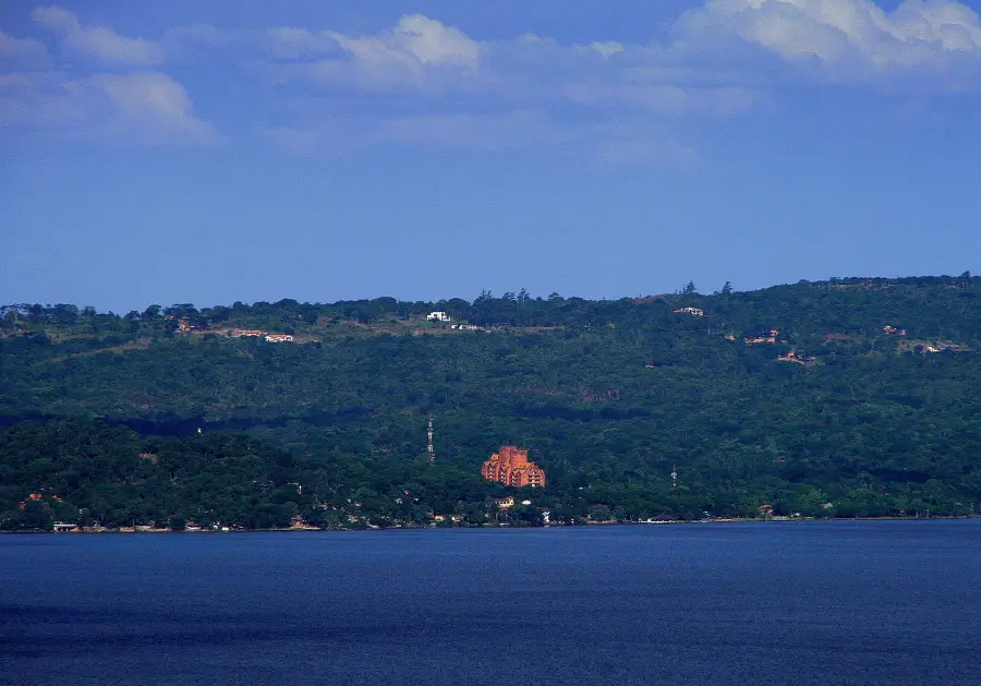 Lago Ypacaraí visto de San Bernardino